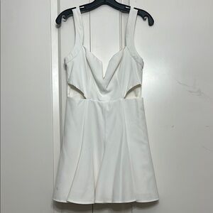 Elegant White Sleeveless Dress